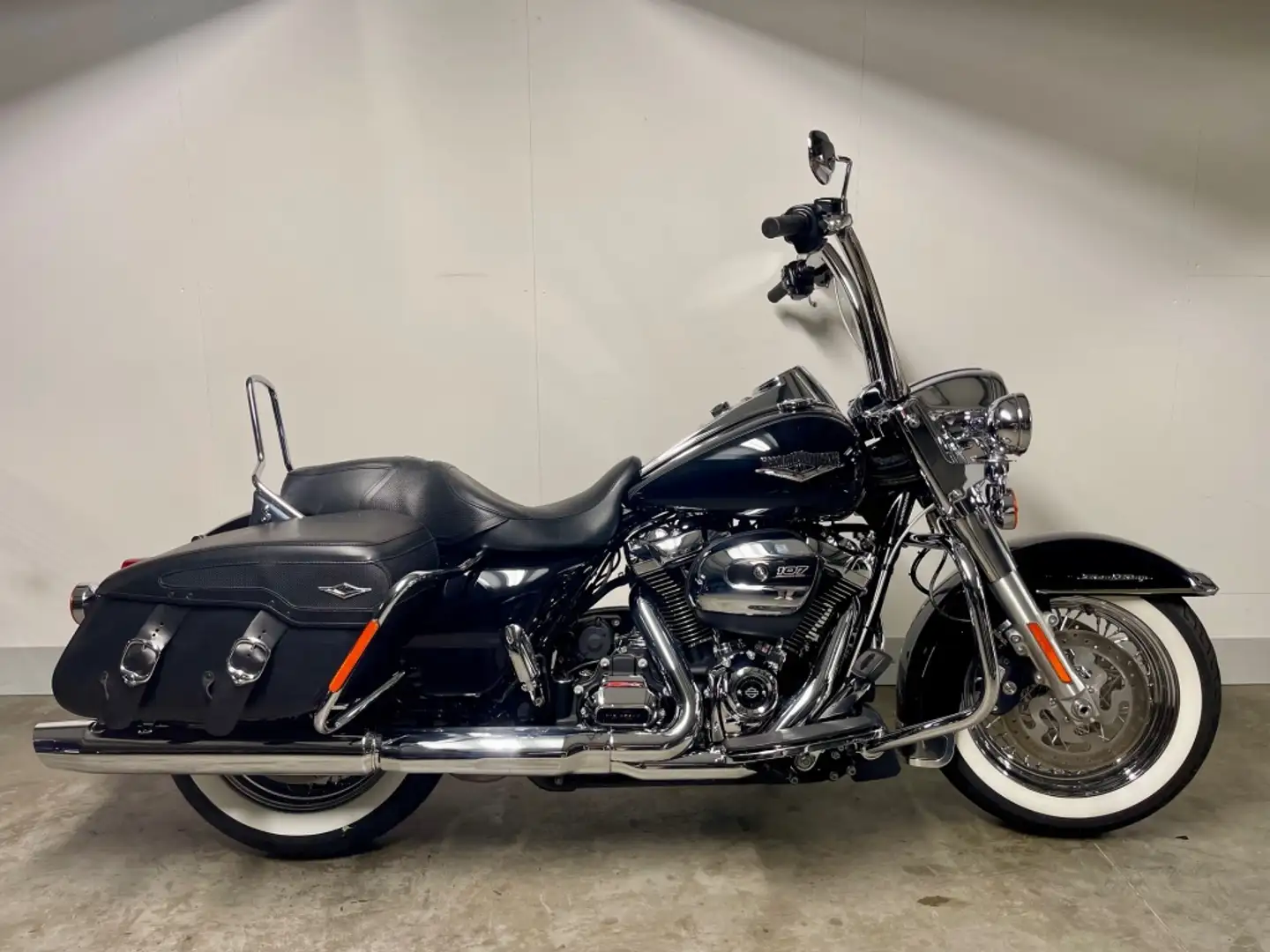 Harley-Davidson Road King TOURING FLHRC CLASSIC Negru - 1
