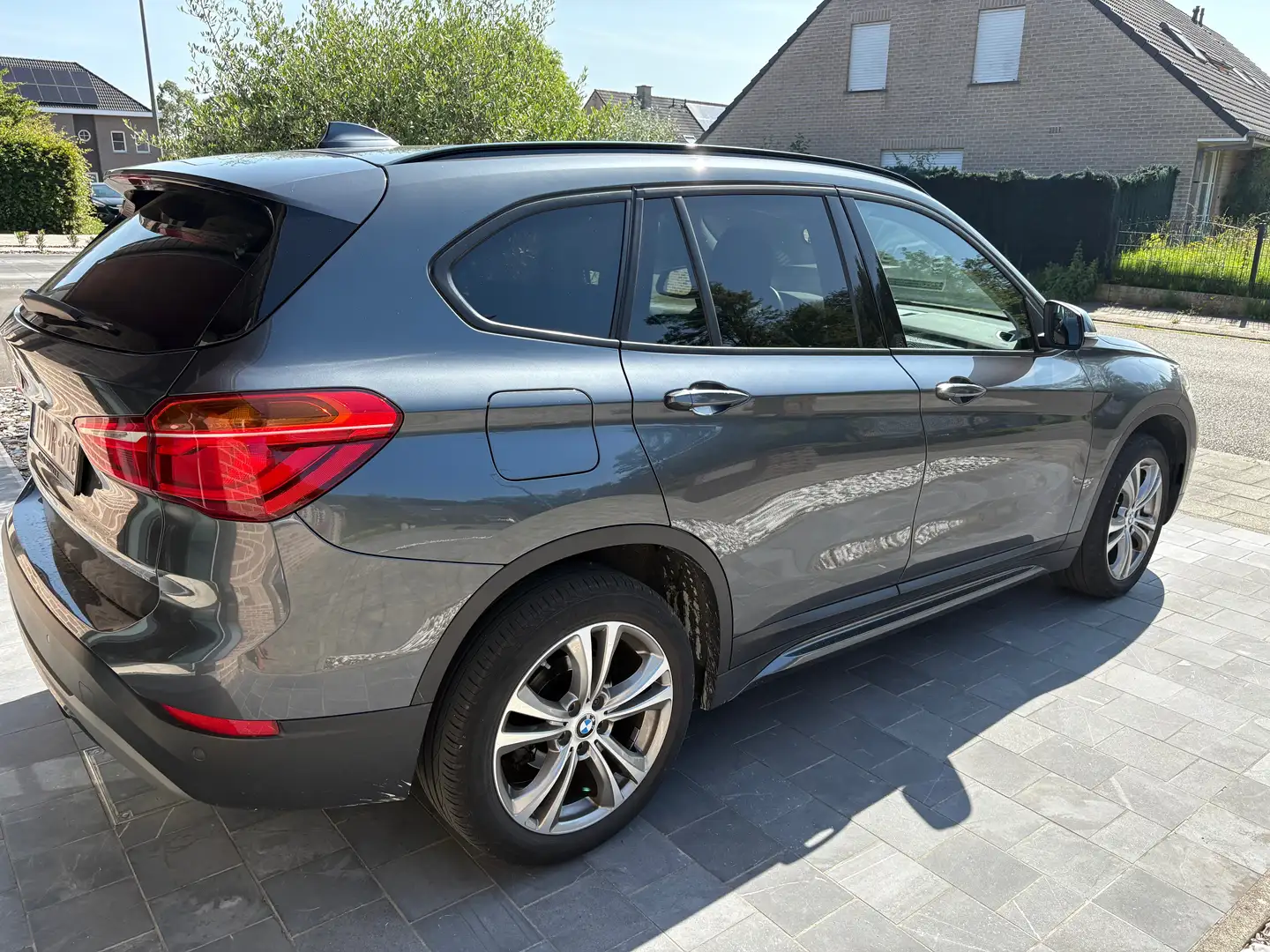 BMW X1 X1 2.0 dA sDrive18 Gris - 1