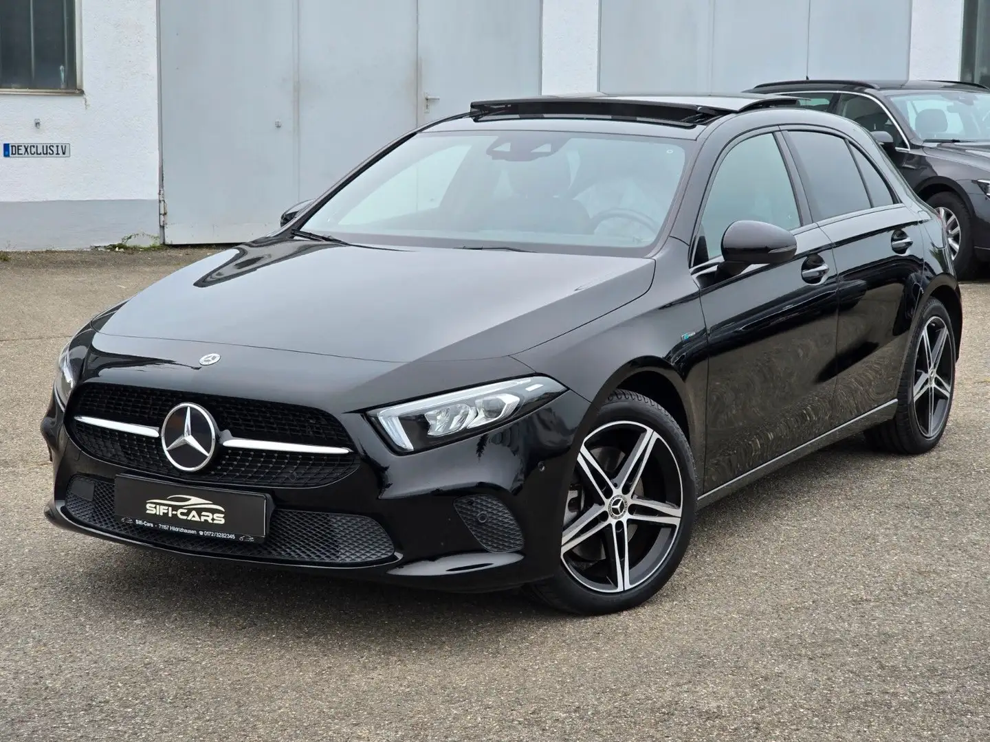 Mercedes-Benz A 250 e*NAVI*LEDER*LED*PANO*BURMESTER*TOTW*NIGHT Noir - 1