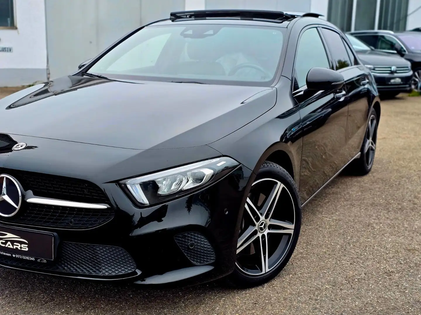 Mercedes-Benz A 250 e*NAVI*LEDER*LED*PANO*BURMESTER*TOTW*NIGHT Noir - 2
