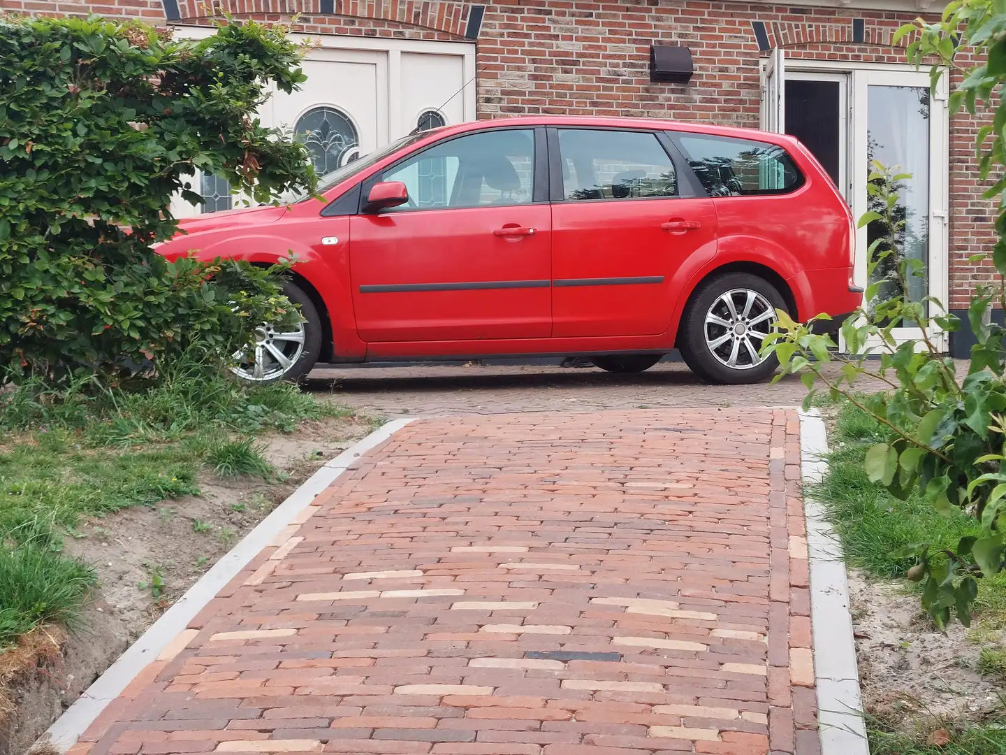 Ford Focus Focus 2.0-16V Futura Rood - 1