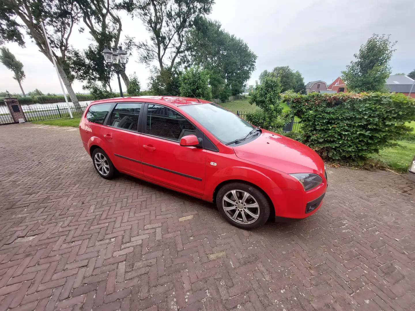 Ford Focus Focus 2.0-16V Futura Rood - 2