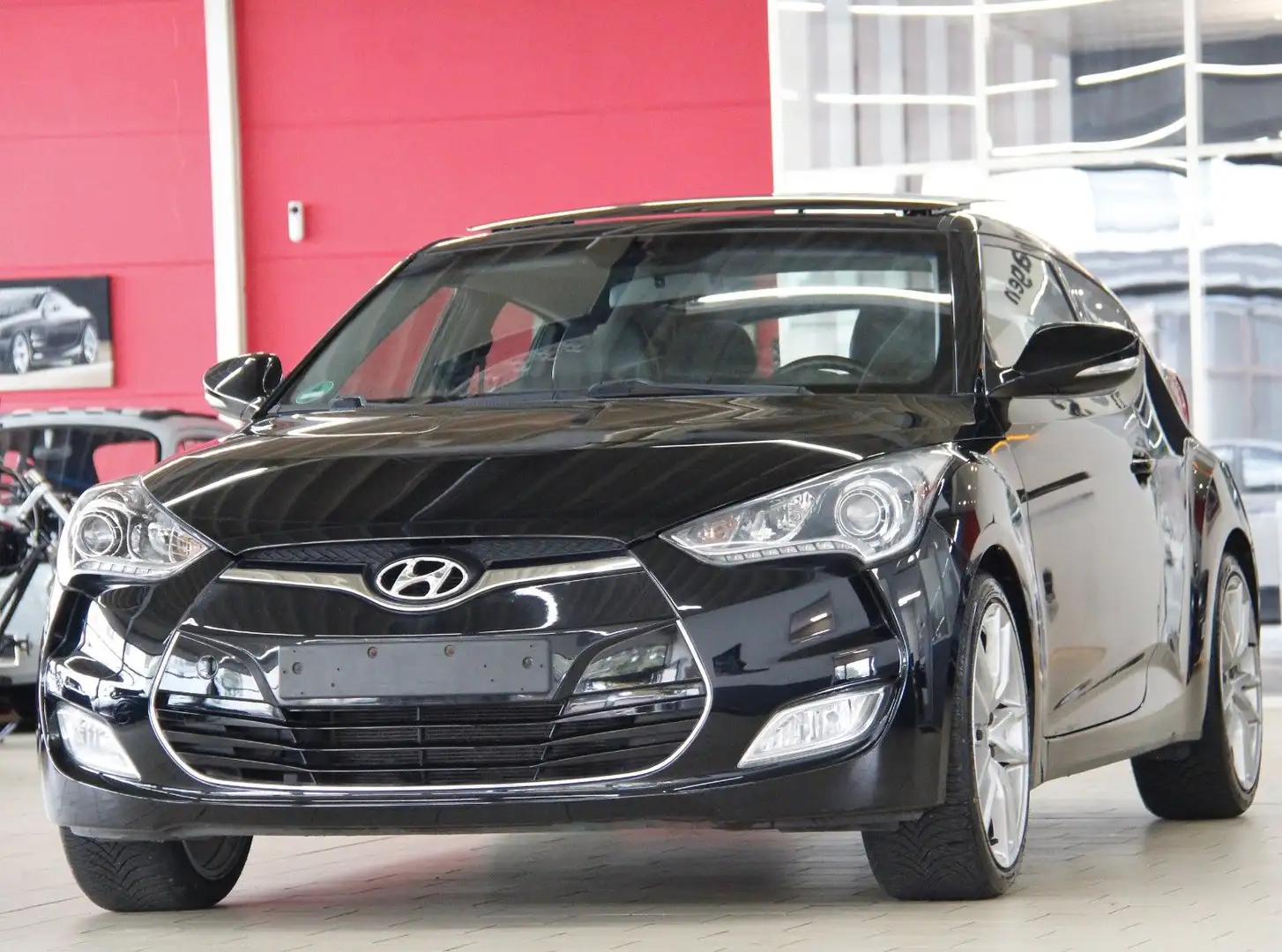 Hyundai VELOSTER VELOSTER 1.6 DCT PREMiUM *KAMERA*NAVi*LEDER*PANO Černá - 1