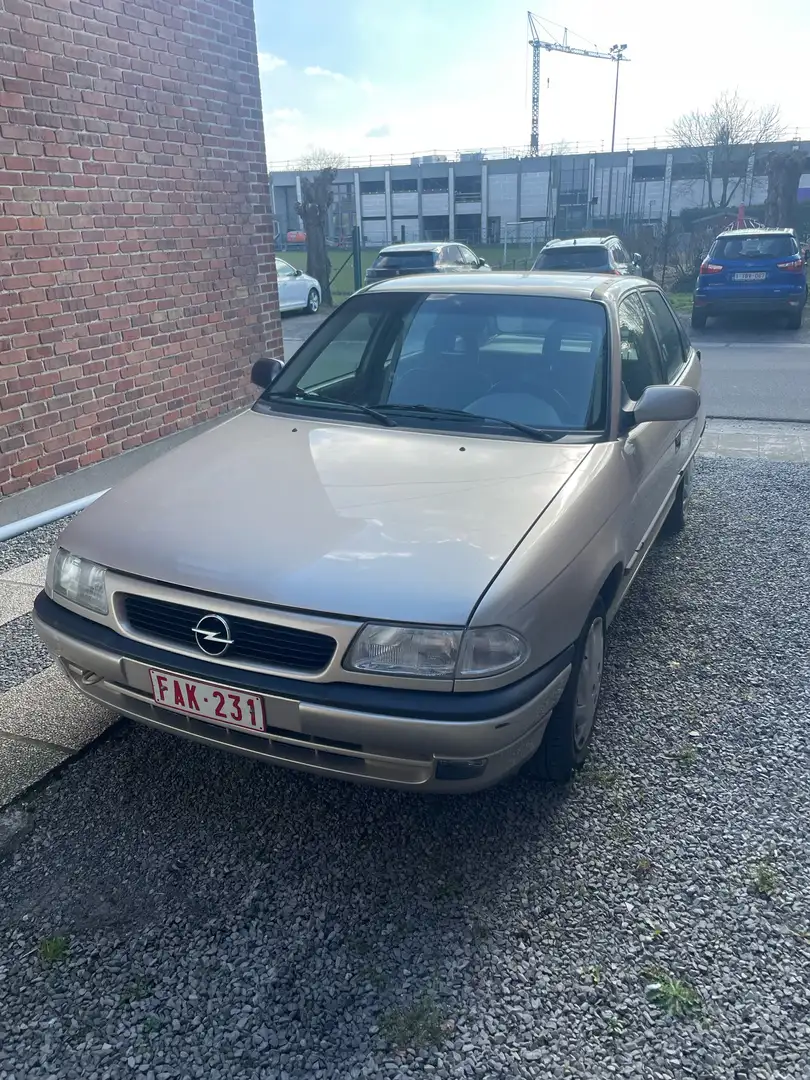 Opel Astra 1.4i NZ GL. Pneus avant neufs ! - 1
