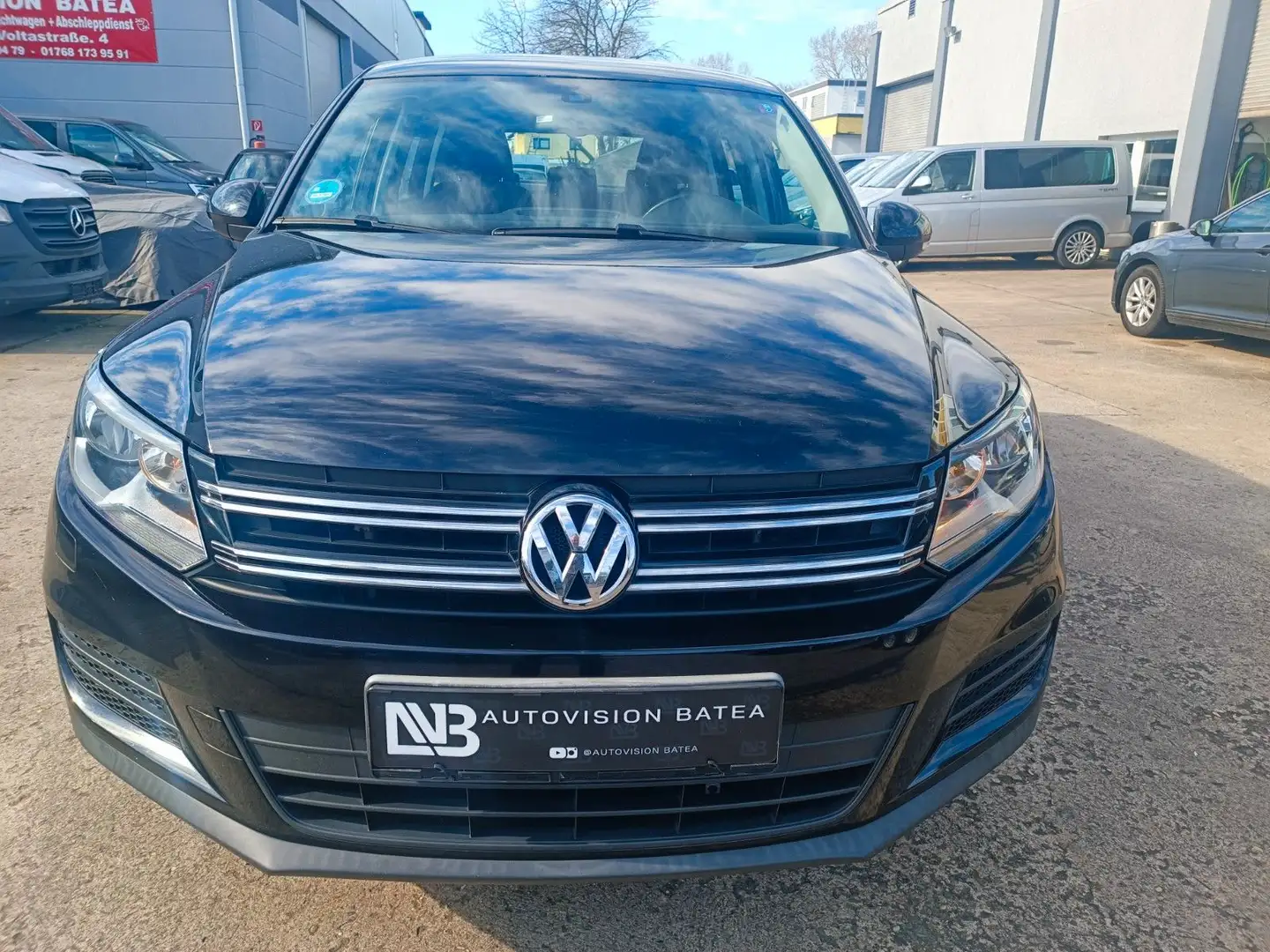 Volkswagen Tiguan 2.0 TDI BlueMotion Tech,Alufelgen,AHK,TÜV Schwarz - 2