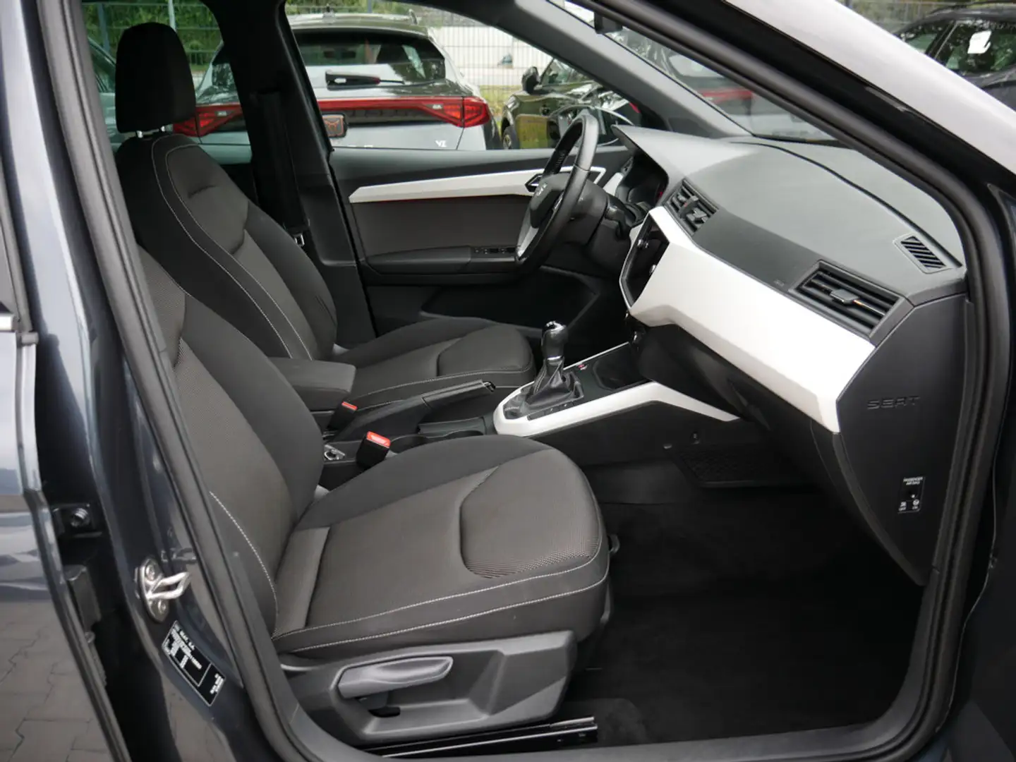 SEAT Arona 1.0 TSI Xcellence KAMERA NAVI ACC LED Grau - 2