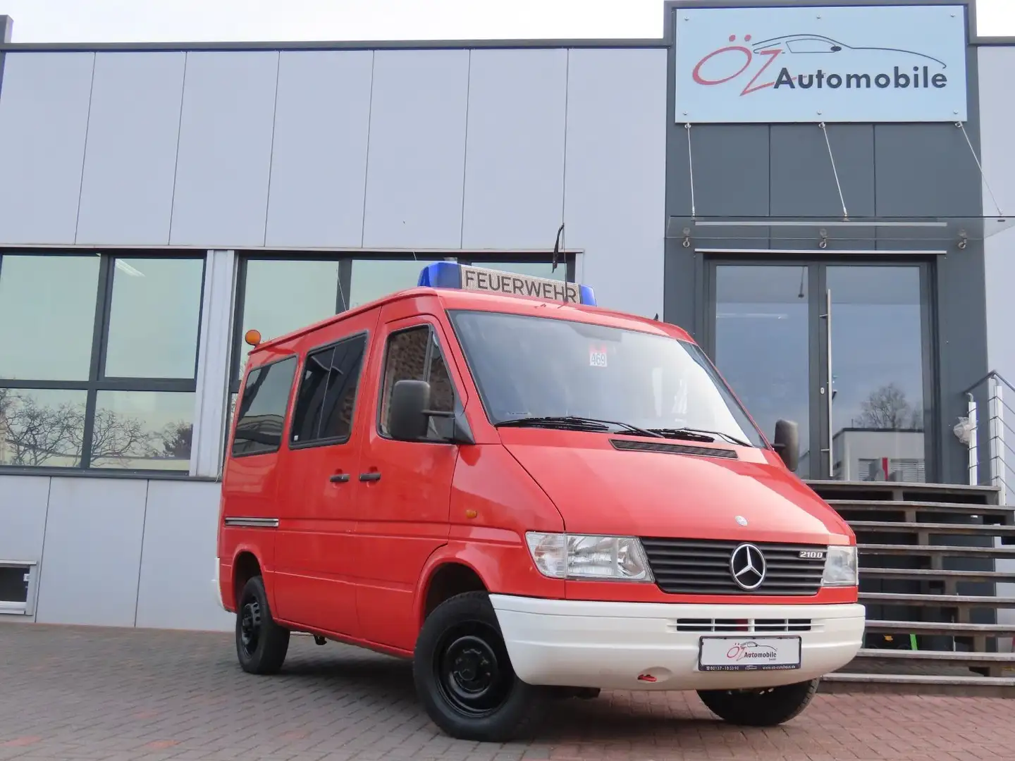Mercedes-Benz Sprinter 210 D Feuerwehr 8-Sitzer Rot - 1