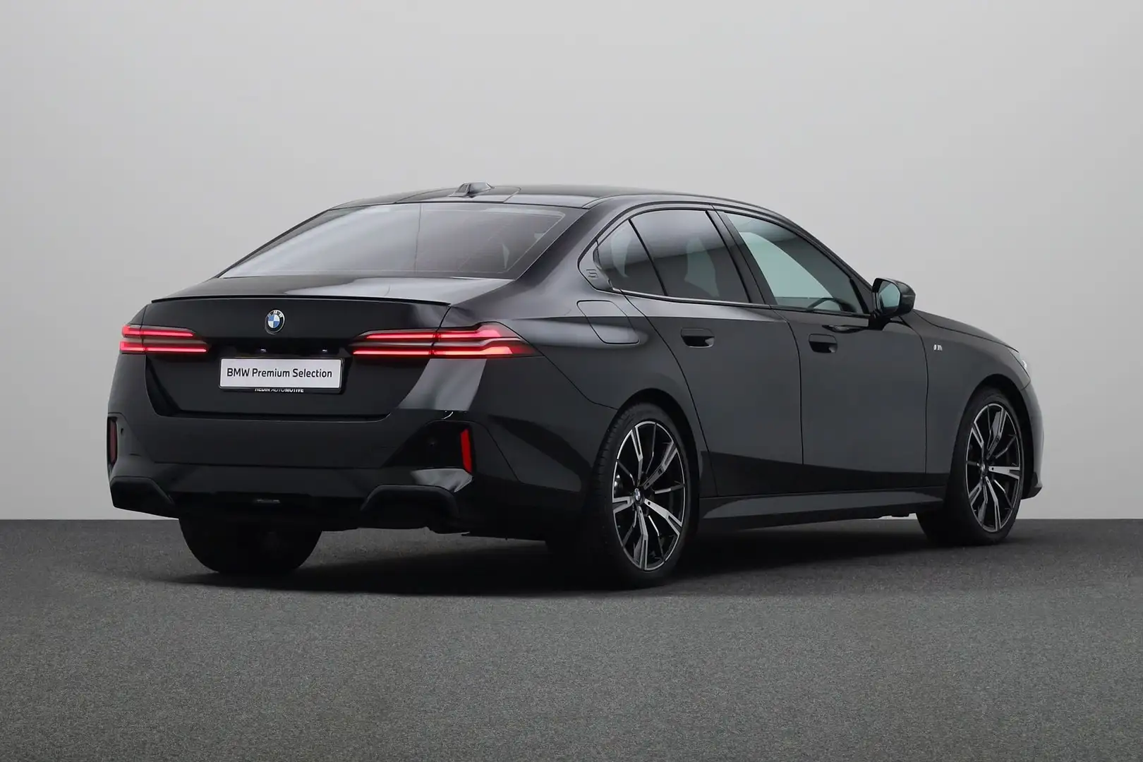 BMW 520 5-serie sedan 520i | M-Sportpakket Pro | Driving A Zwart - 2