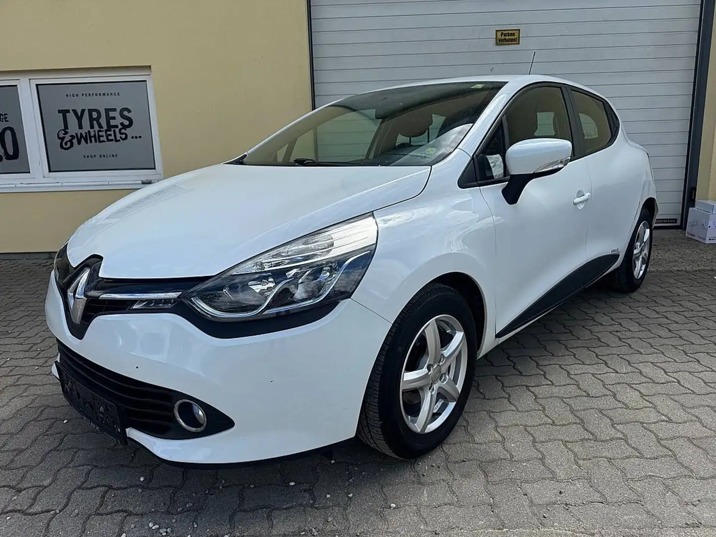Renault Clio IV 1.2 16V 75 Expression - 1