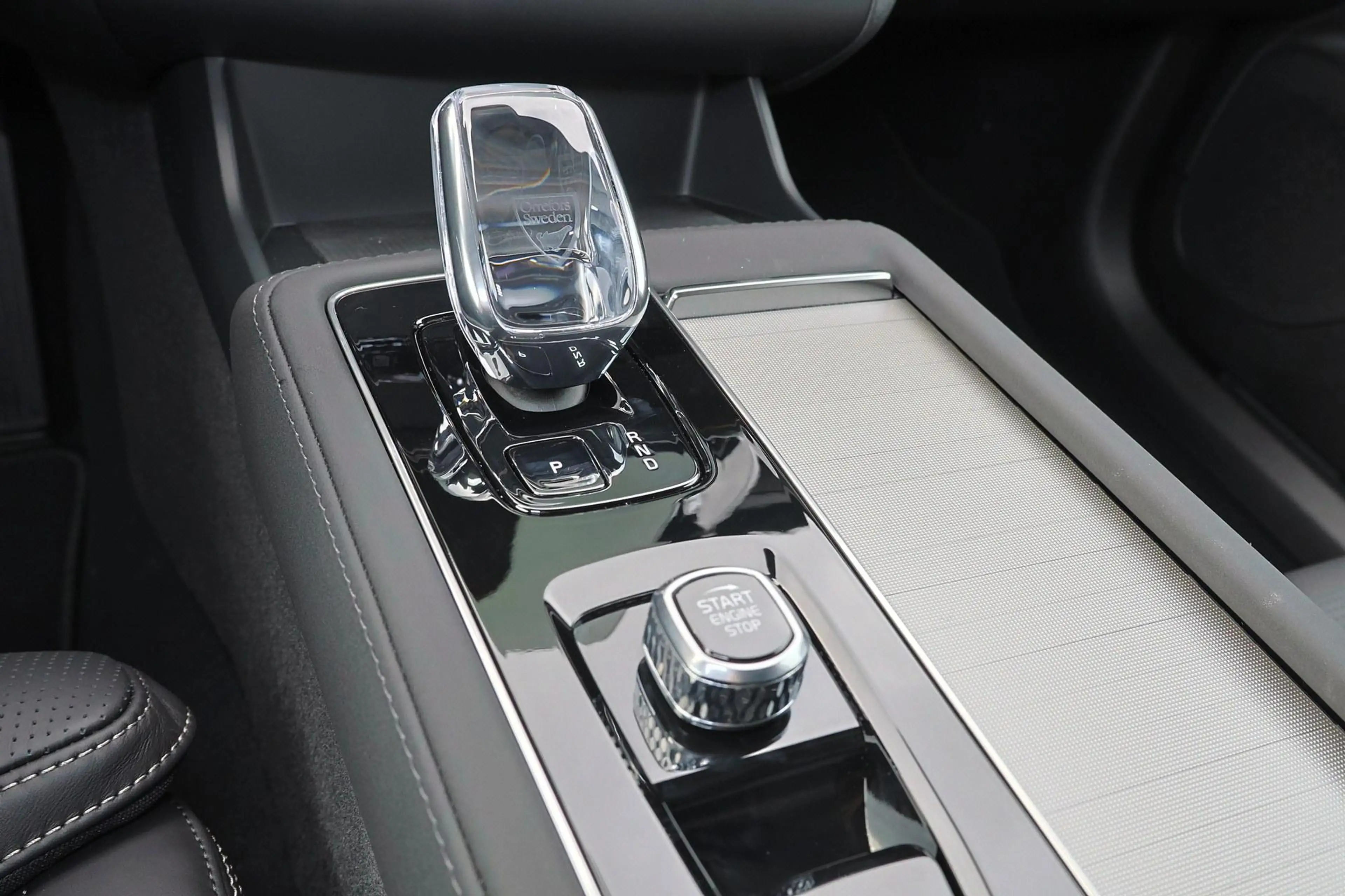 Volvo XC90 T8 Recharge AWD Ultra Black Ed. Exec. - Luchtverin — photo 9