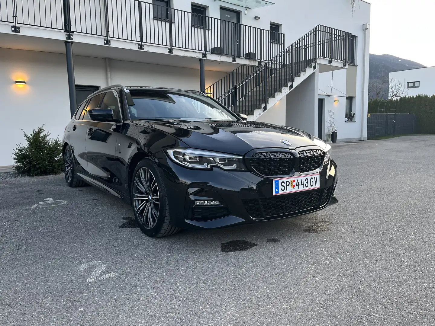 BMW 320 320d Touring M-Paket - 1