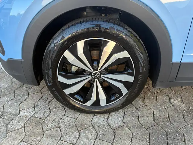 Volkswagen T-Cross view 8