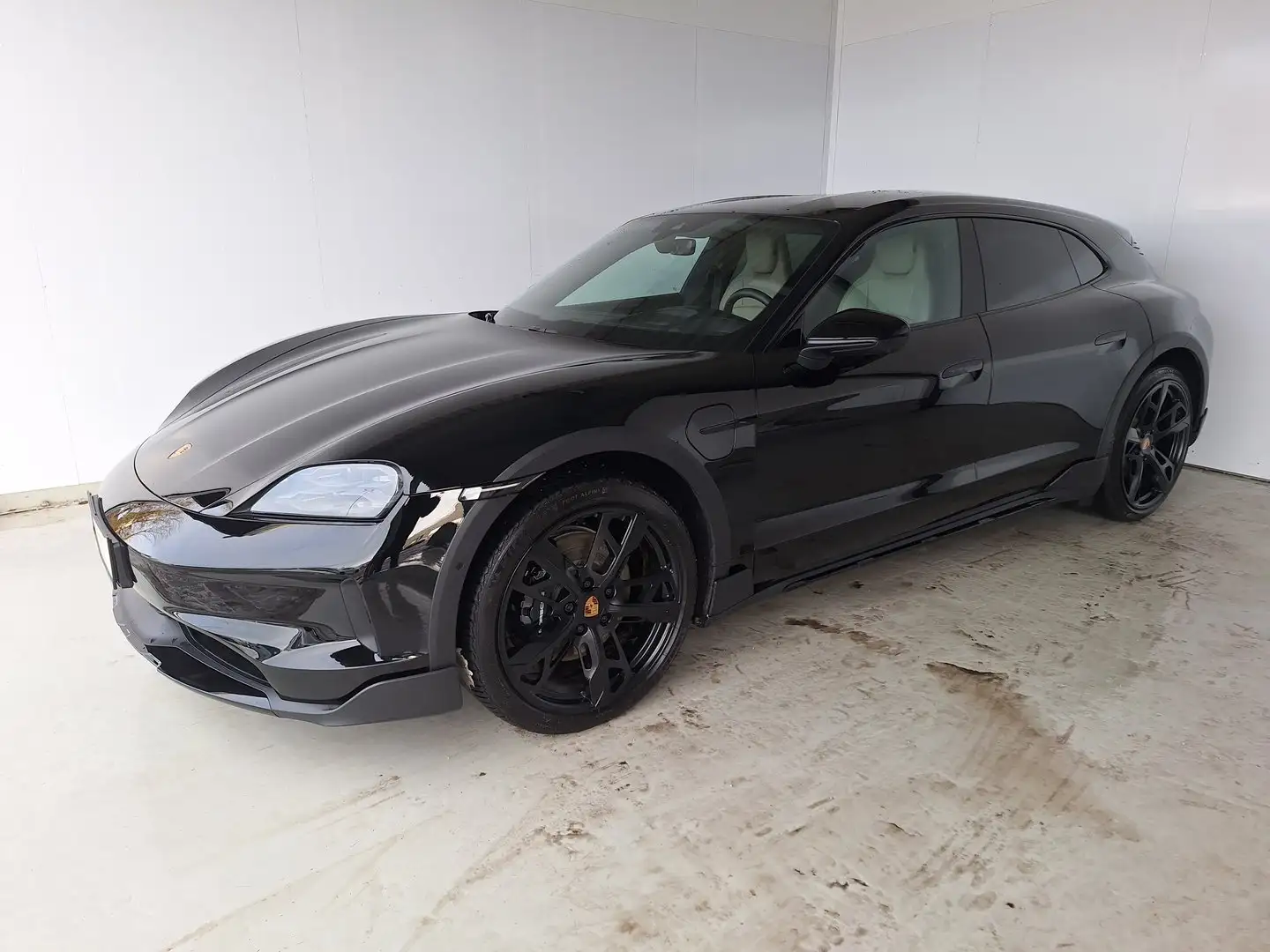 Porsche Taycan 4S Cross Turismo Schwarz - 2