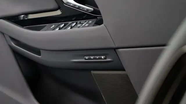Land Rover Range Rover Evoque view 11