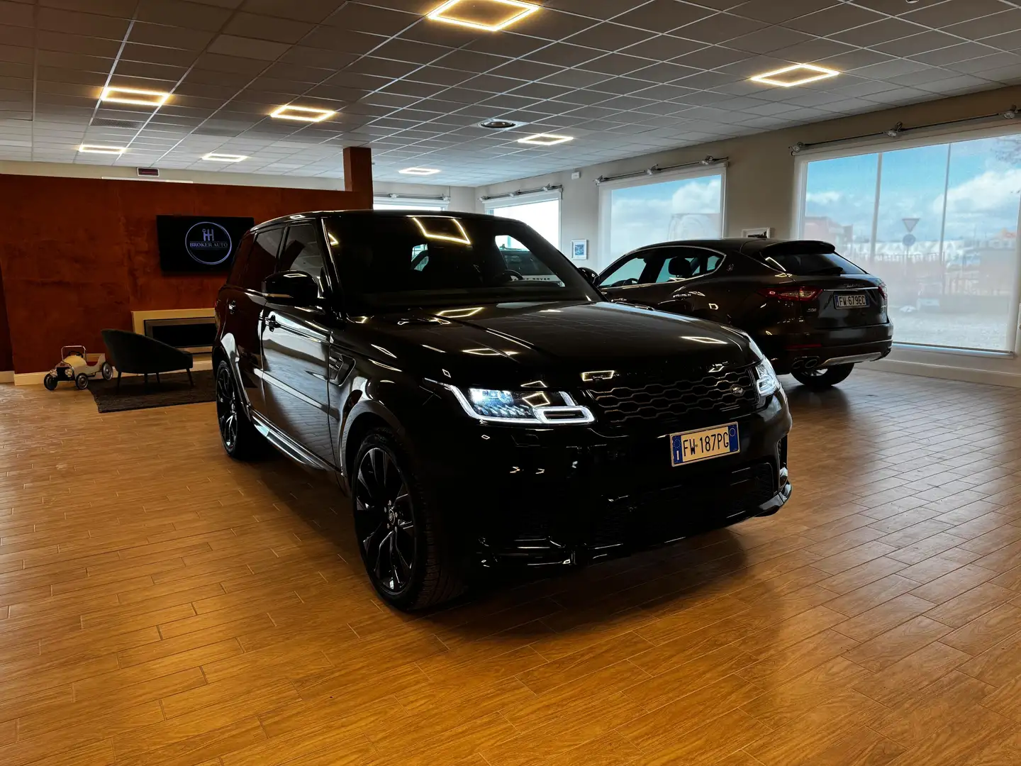 Land Rover Range Rover Sport II 2018 2.0 si4 HSE 300cv auto my19 Negro - 1