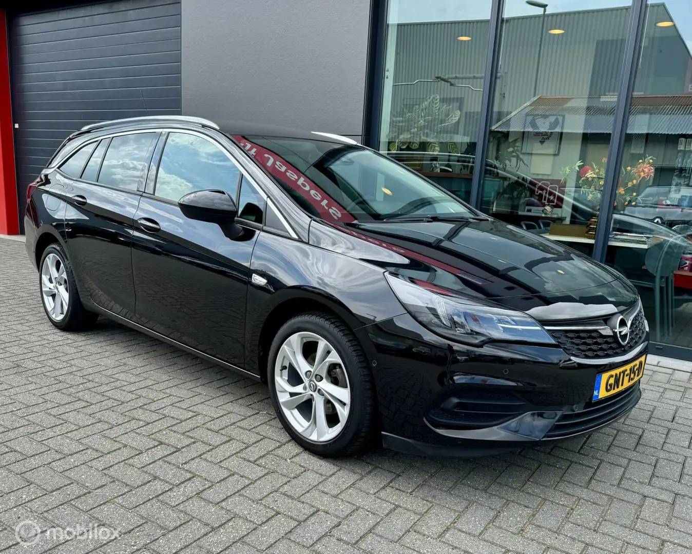 Opel Astra Sports Tourer 1.2 Business Edition Schwarz - 2