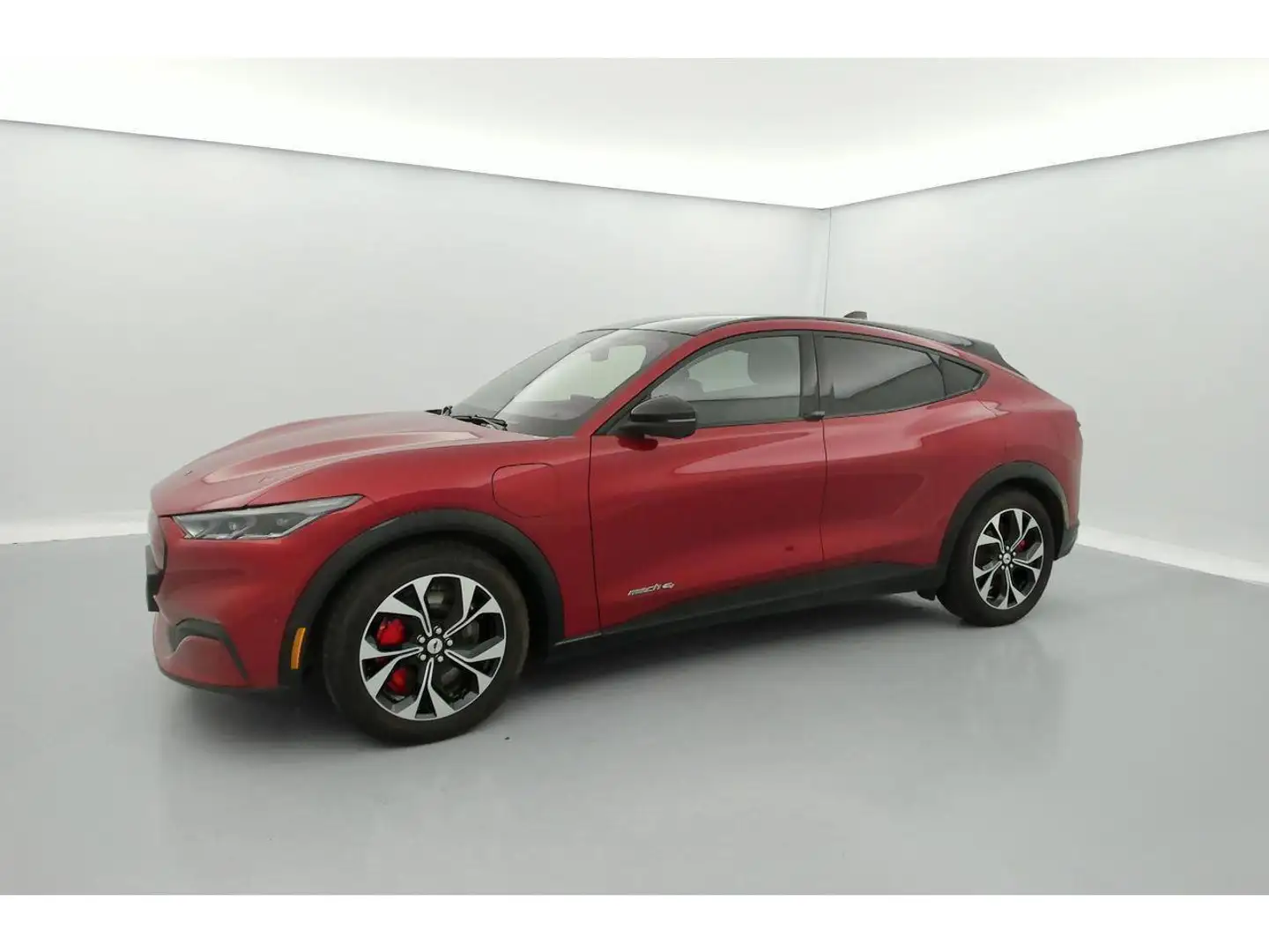 Ford Mustang Mach-E 76 kWh AWD Standard Range Rouge - 2