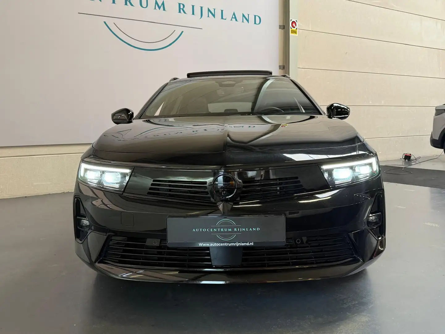 Opel Astra SPORTS TOURER 1.2 Turbo ULTIMATE 1 Jaar Bovag gara Noir - 2