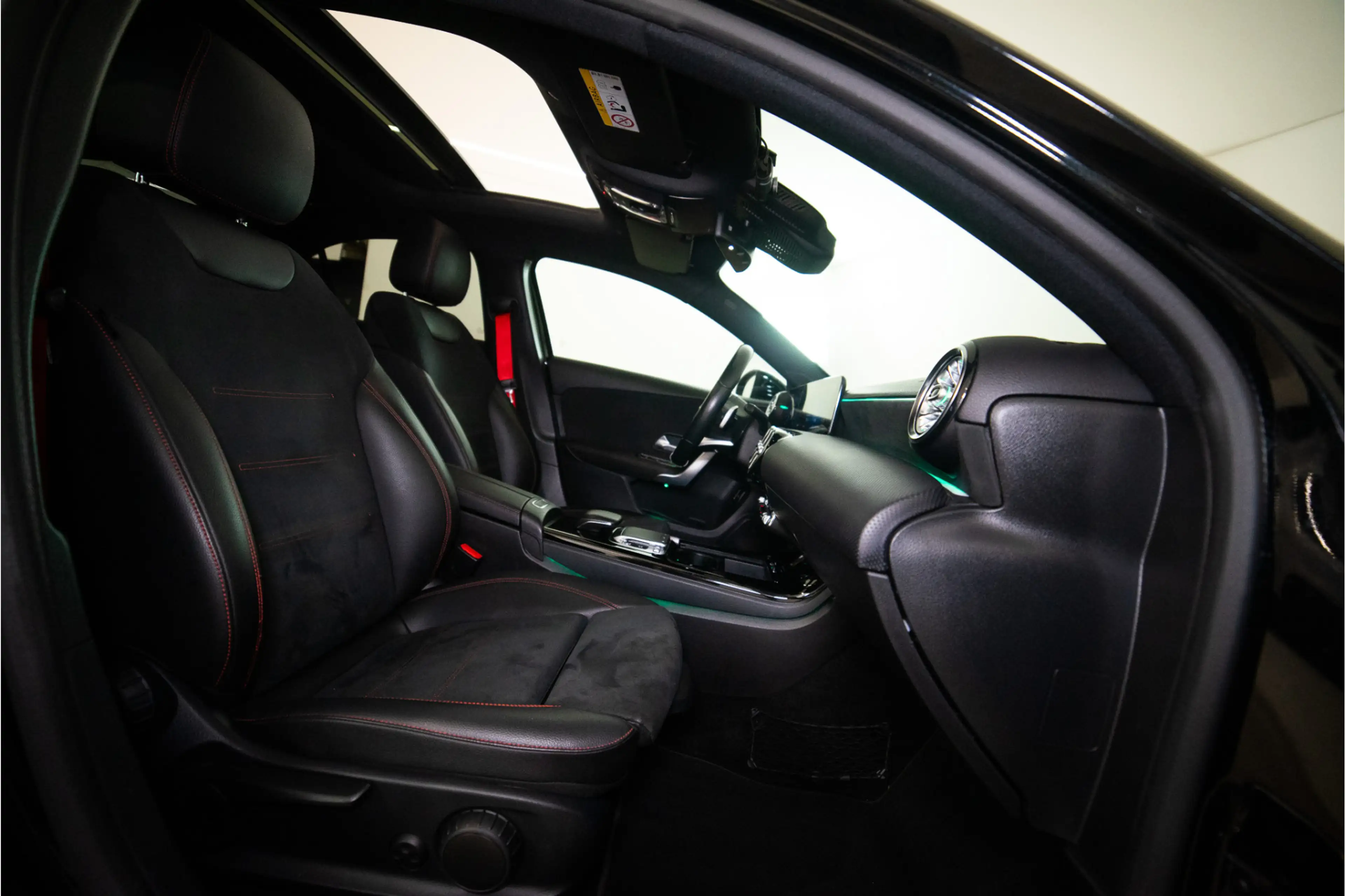 Mercedes-Benz A 180 Business Solution AMG 136PK | A35 Optiek | Pano | — photo 15
