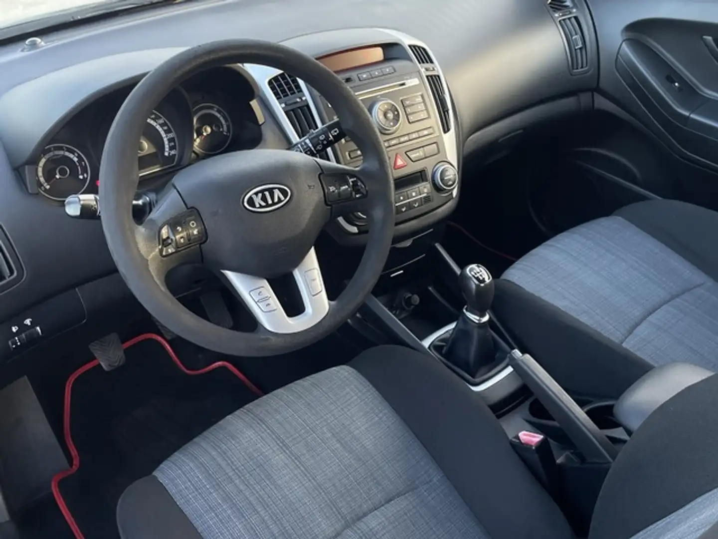 Kia Ceed / cee'd 1.4 Drive Gris - 2