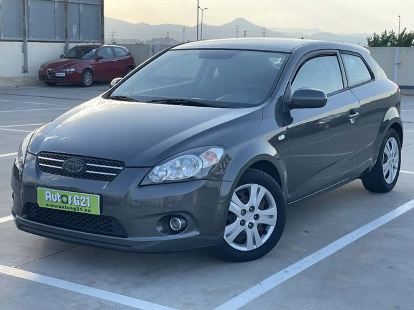 Kia Ceed / cee'd 1.4 Drive Gris - 1
