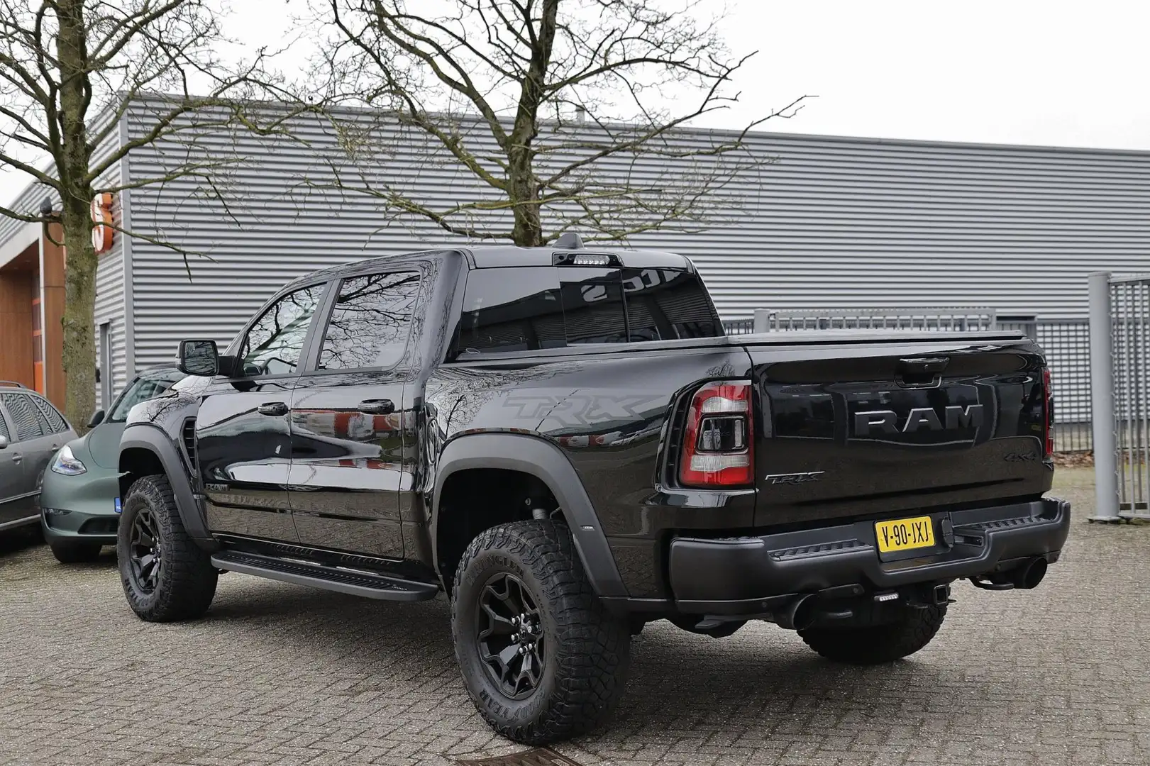 Dodge RAM 1500 6.2 V8 4x4 Crew Cab TRX facelift mod 23 Digit Zwart - 2