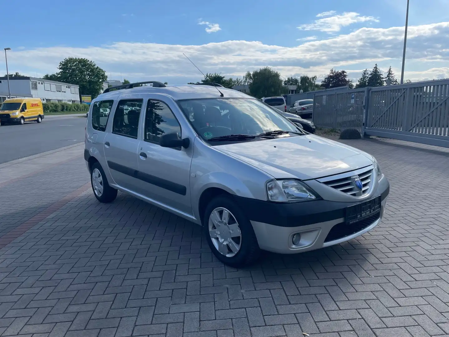 Dacia Logan Laureate *KM 99.000* Silver - 1