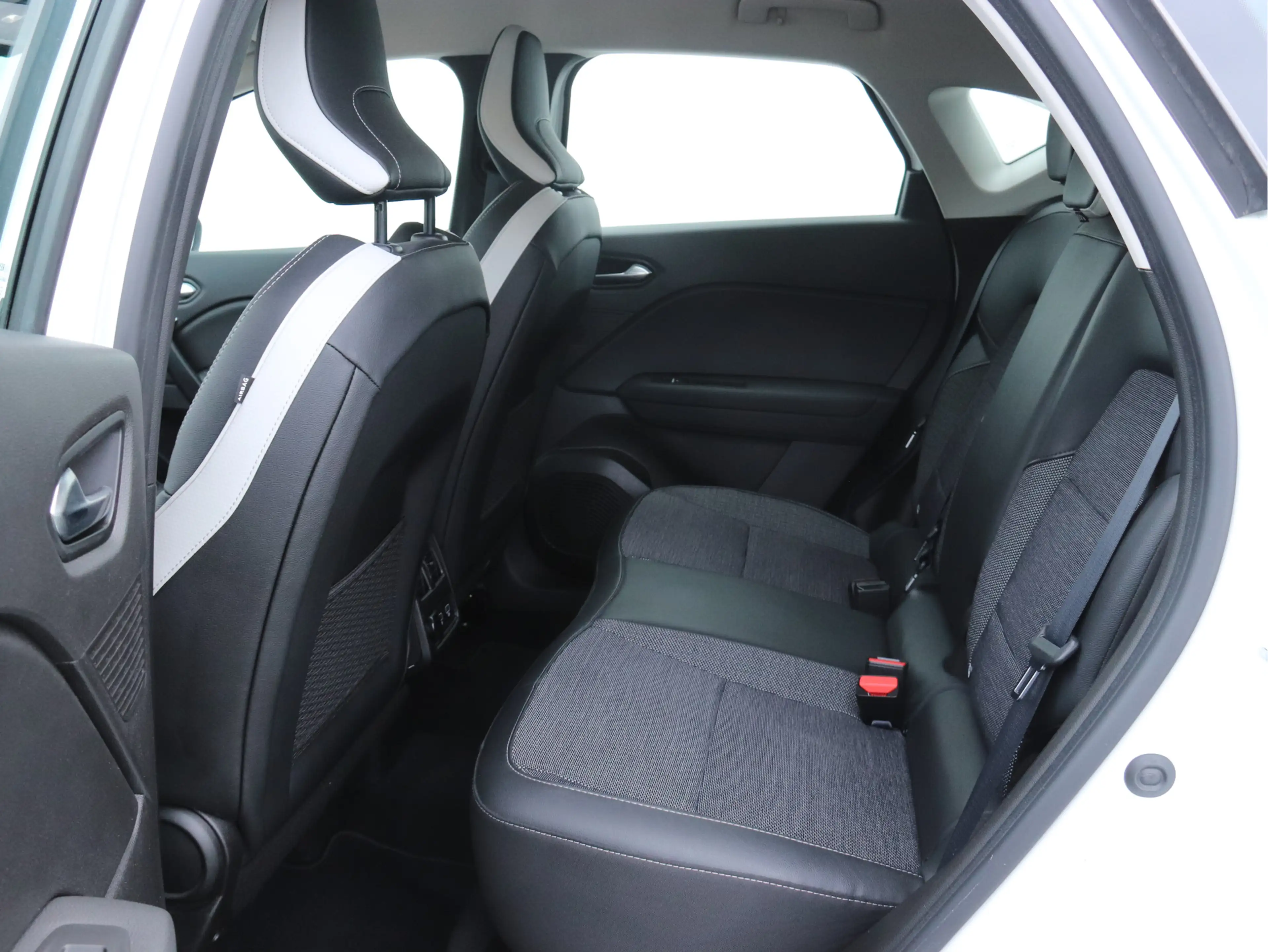 Renault Captur 1.6 E-Tech Plug-in Hybrid 160 Intens GROOT NAVI / — photo 7