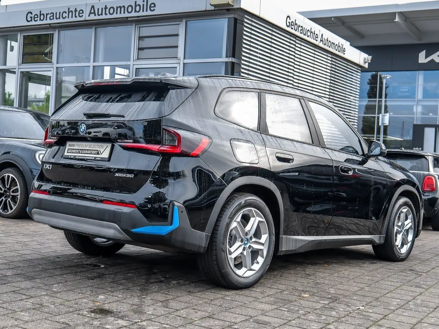 BMW iX1 xDrive30 HUD PANO ACC RFK NAVI Standh. LED Schwarz - 2
