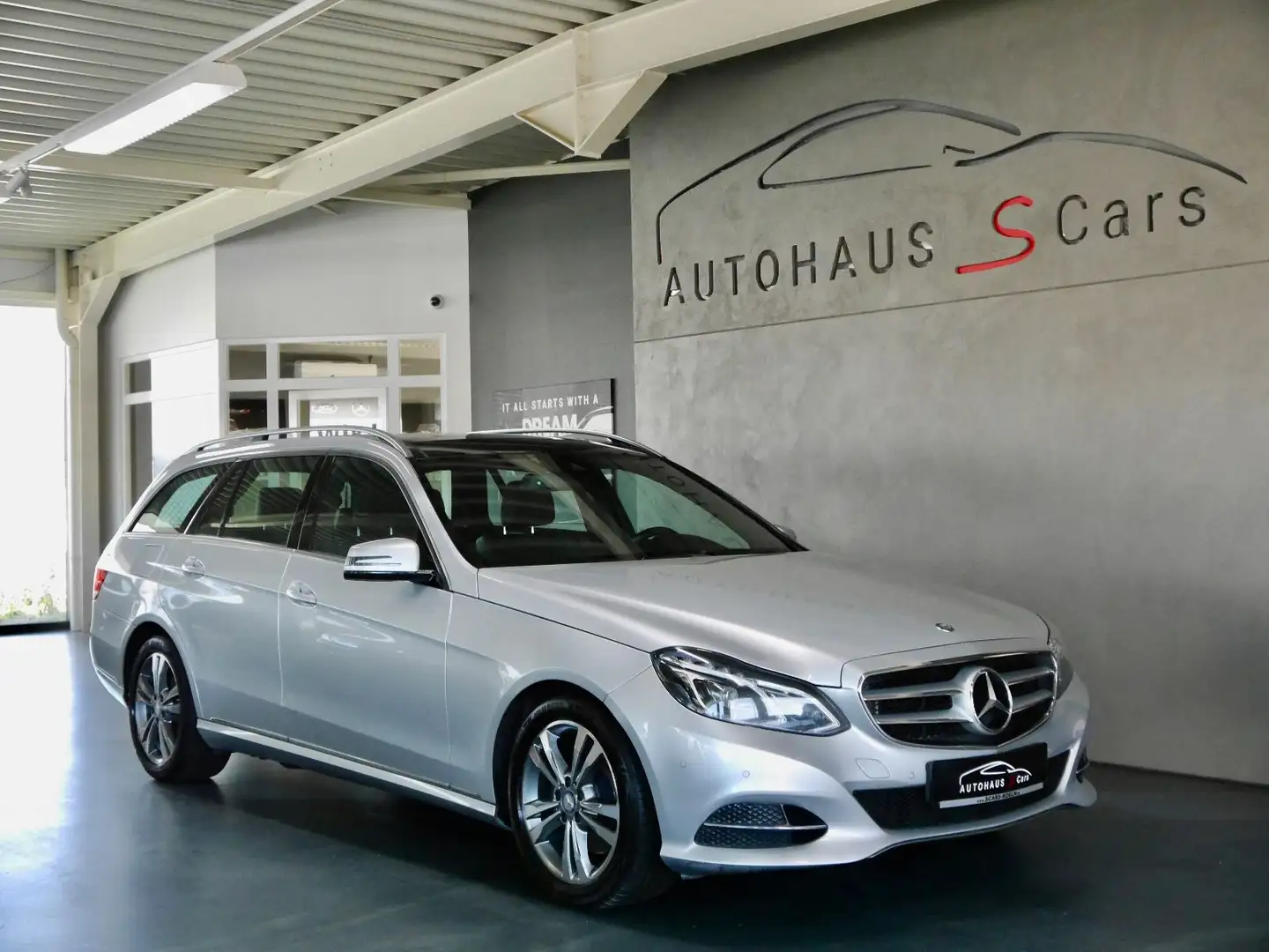 Mercedes-Benz E 350 BlueTec 4Matic*Pano*Navi*Leder*Luft* Zilver - 1