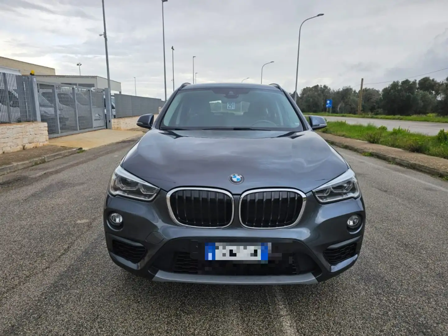 BMW X1 sDrive16d Business Sport Grau - 2