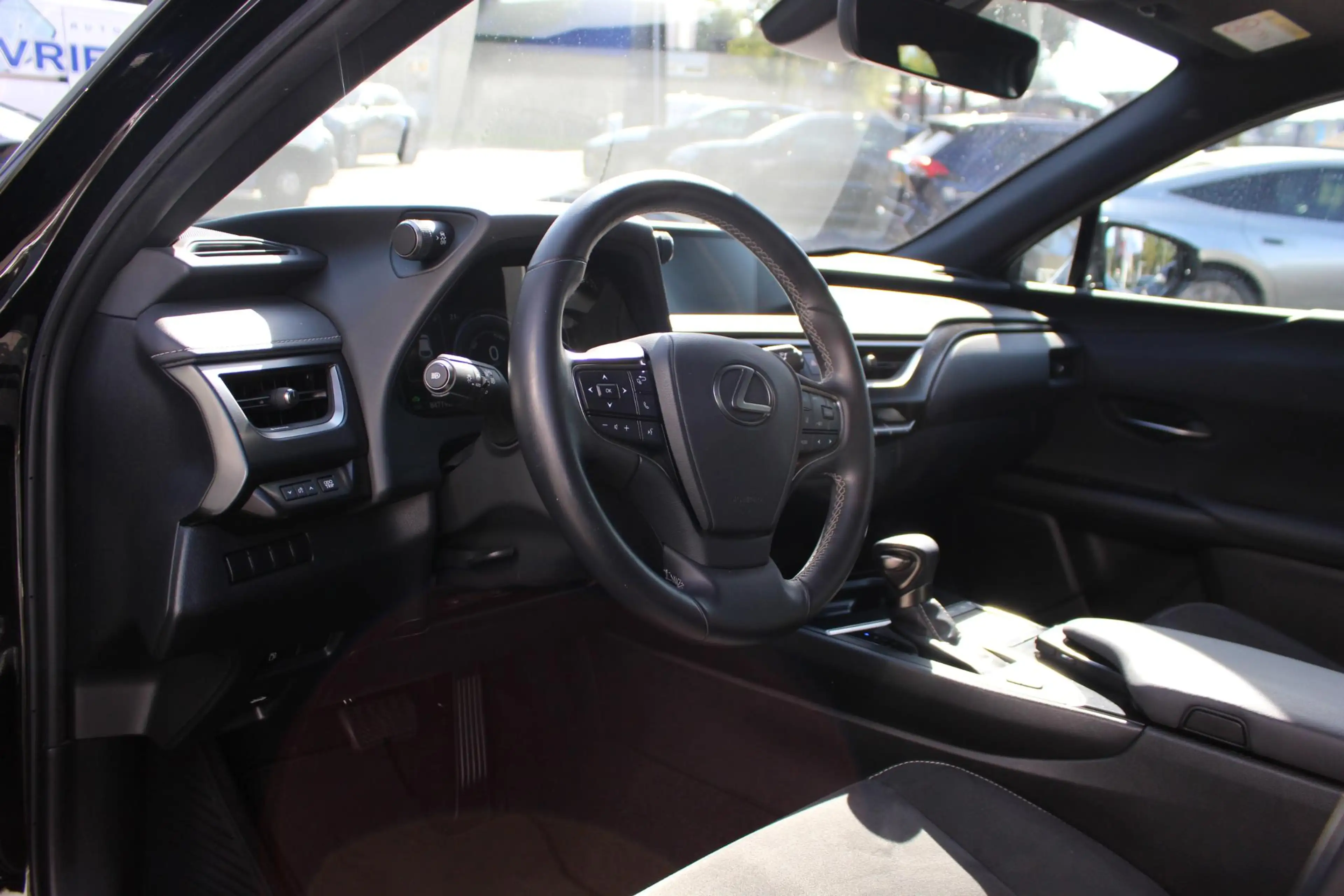 Lexus UX 250h NL-AUTO AD-CRUISE CAMERA CARPLAY/ANDROID LED — photo 11