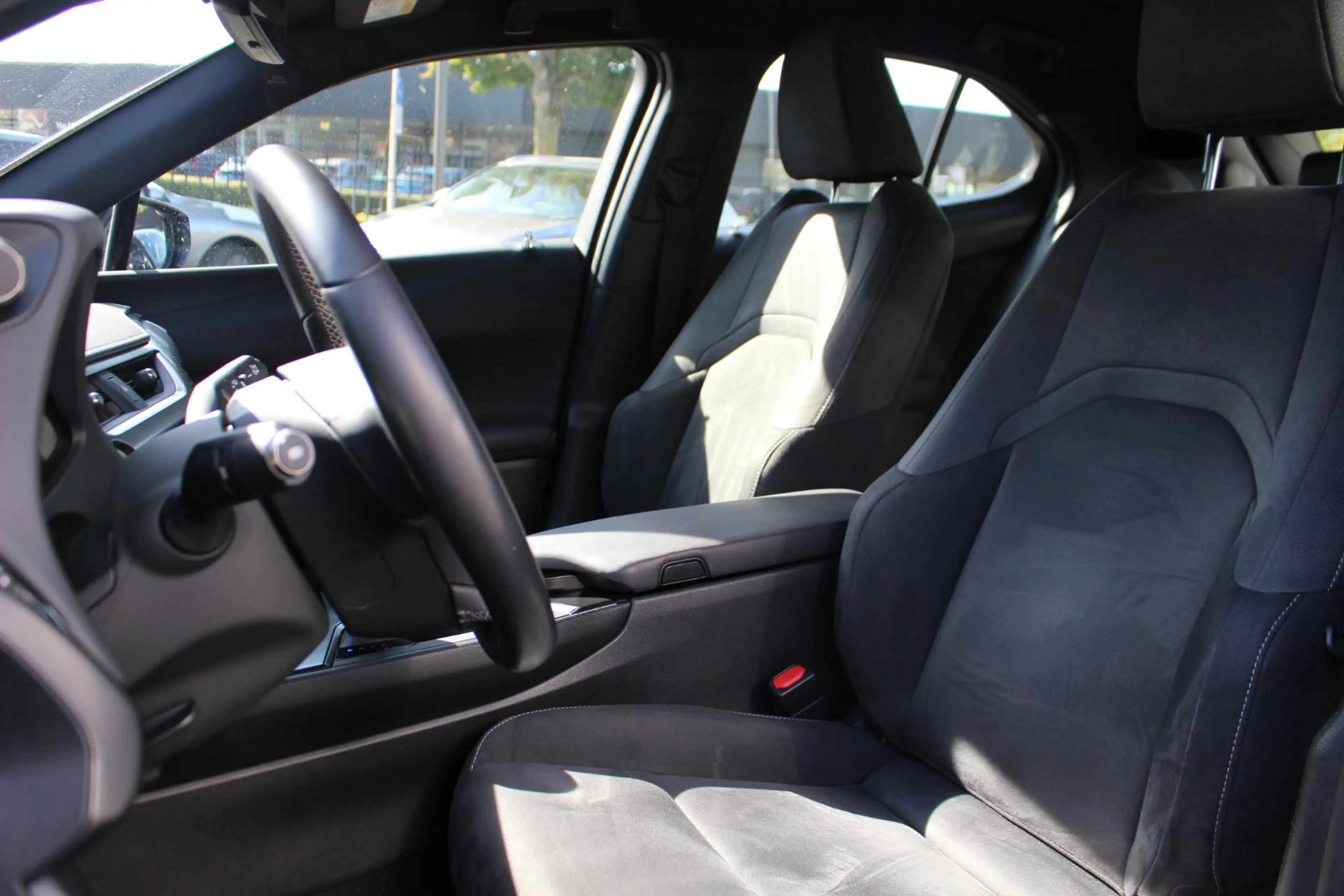 Lexus UX 250h NL-AUTO AD-CRUISE CAMERA CARPLAY/ANDROID LED — photo 13