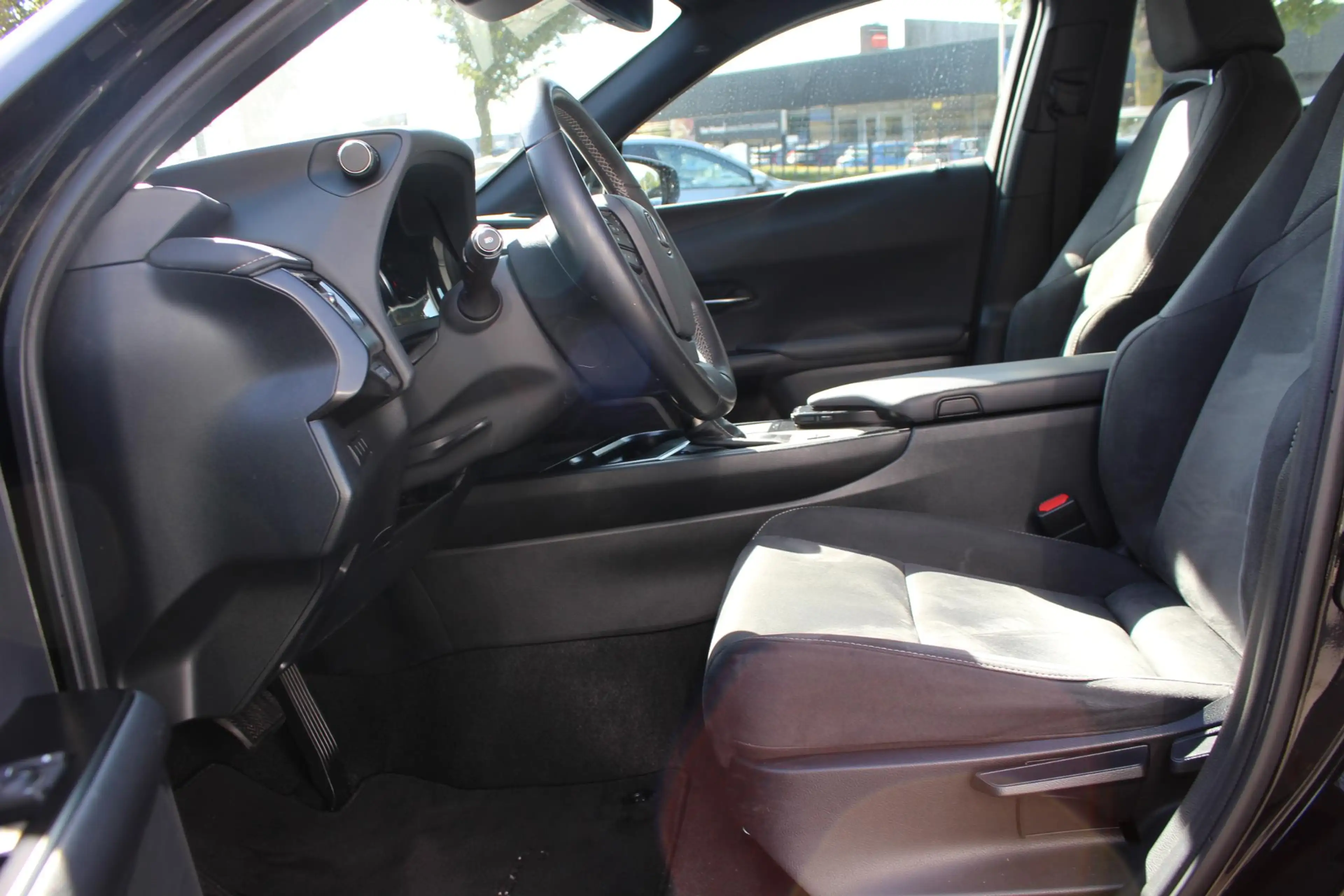 Lexus UX 250h NL-AUTO AD-CRUISE CAMERA CARPLAY/ANDROID LED — photo 12