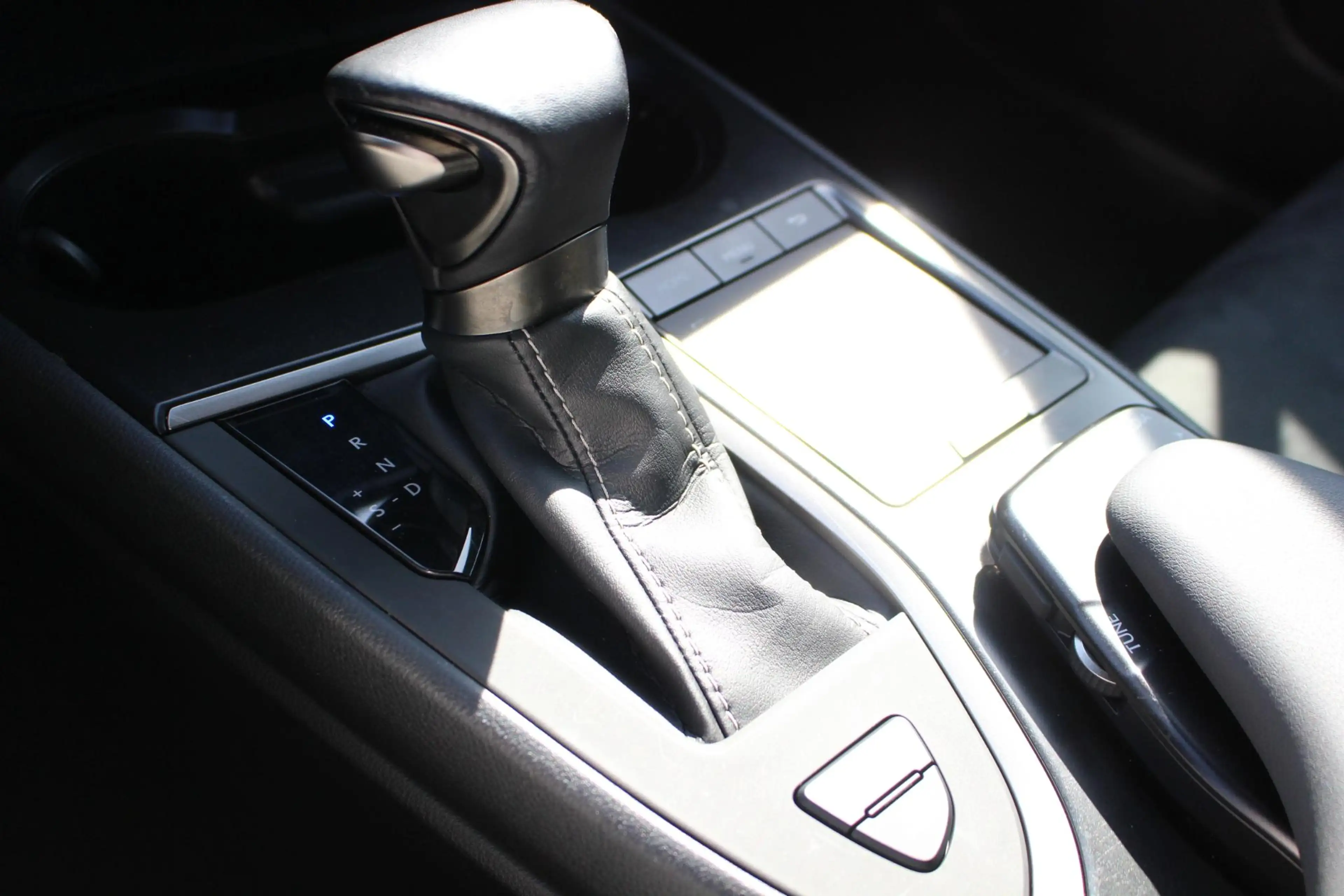 Lexus UX 250h NL-AUTO AD-CRUISE CAMERA CARPLAY/ANDROID LED — photo 25