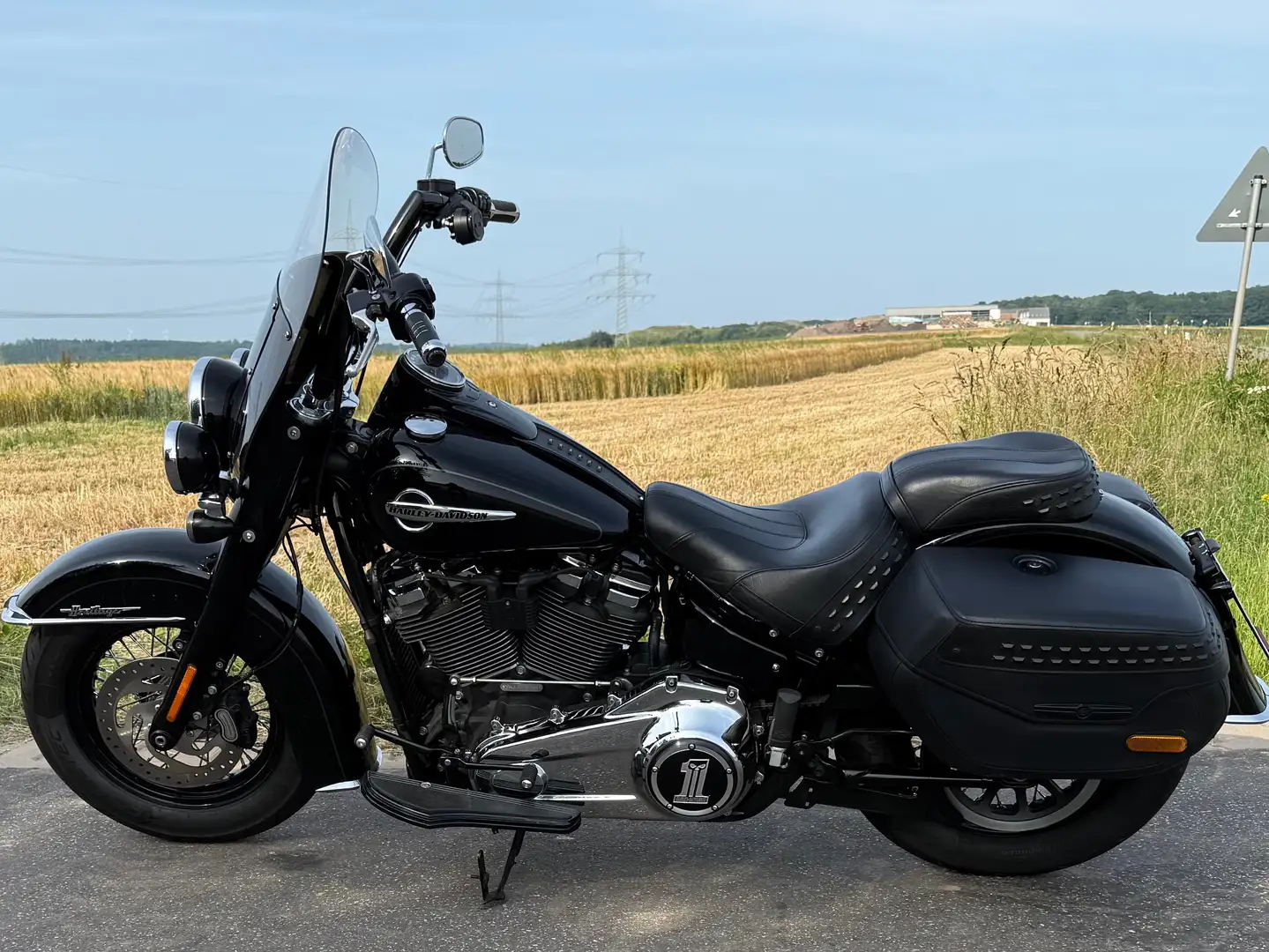 Harley-Davidson Heritage Softail FLHC- 5HD-J&H- Vollaust. Czarny - 1