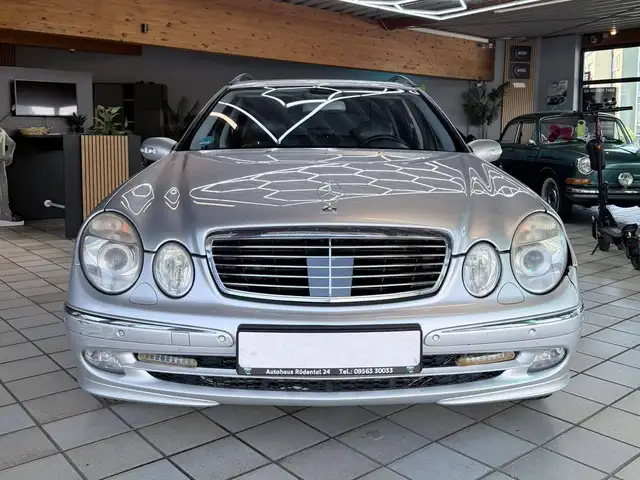 Mercedes-Benz E 320