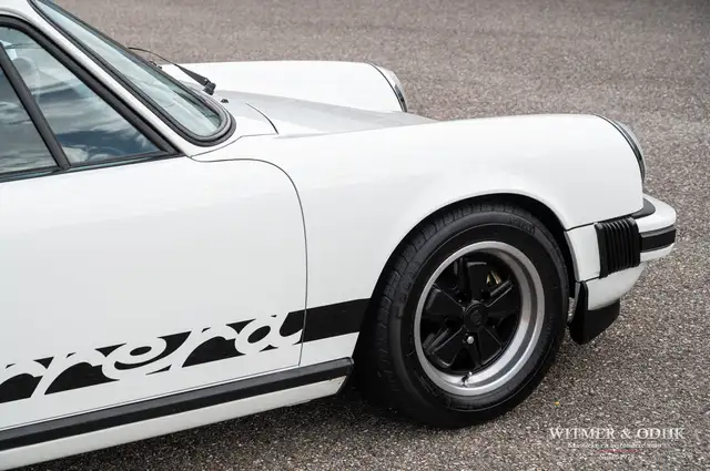 Porsche 911 view 12