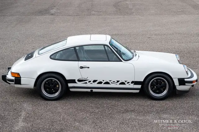 Porsche 911 view 3