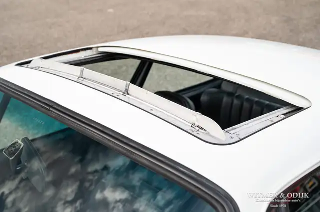 Porsche 911 view 15