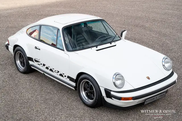 Porsche 911 view 10
