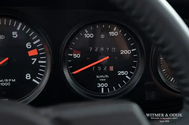 Porsche 911 view 9