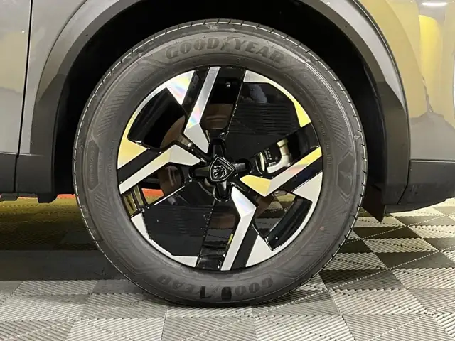 Peugeot 2008 view 10