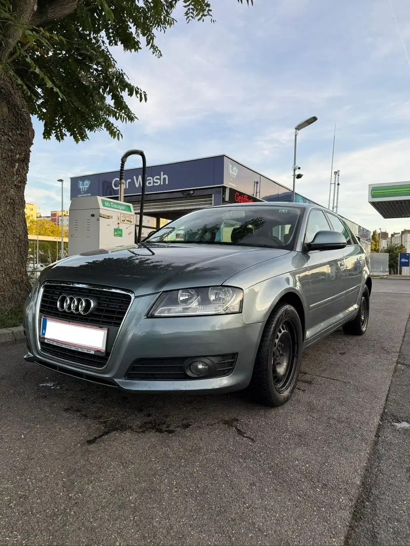 Audi A3 1.6 Grau - 1
