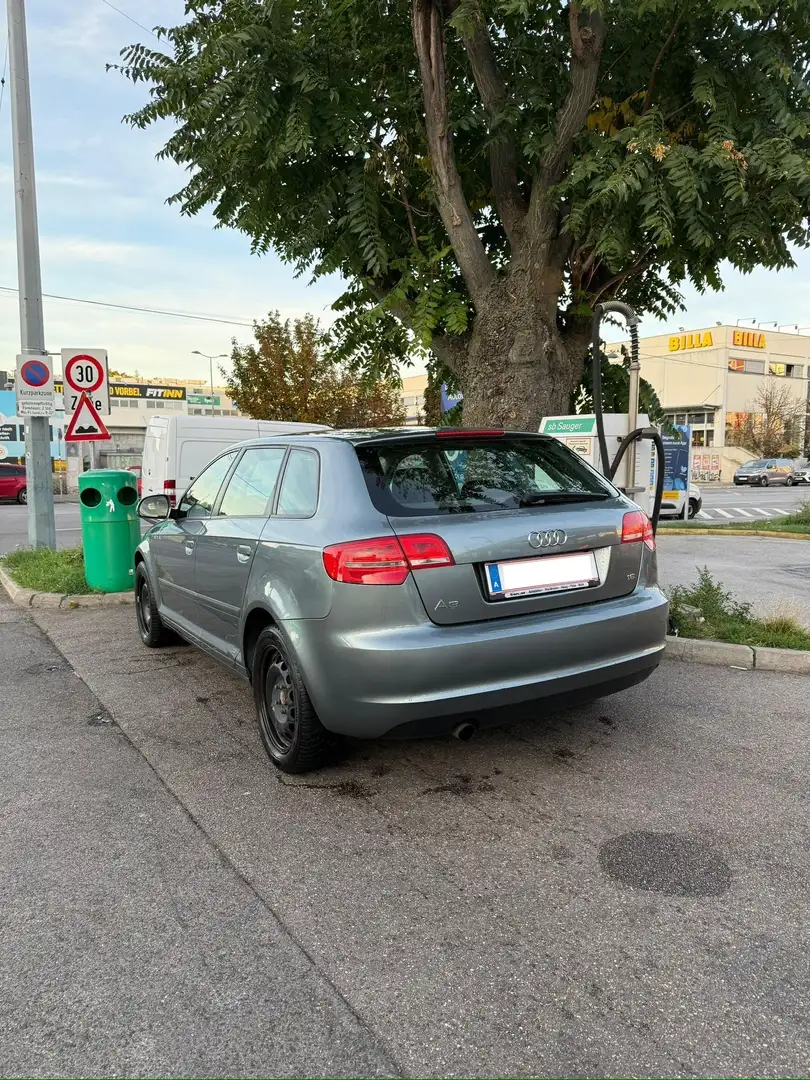 Audi A3 1.6 Grau - 2