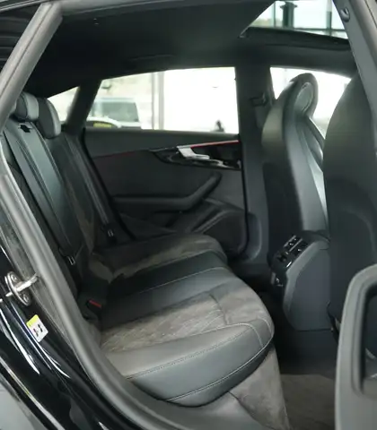 Audi RS5 view 24
