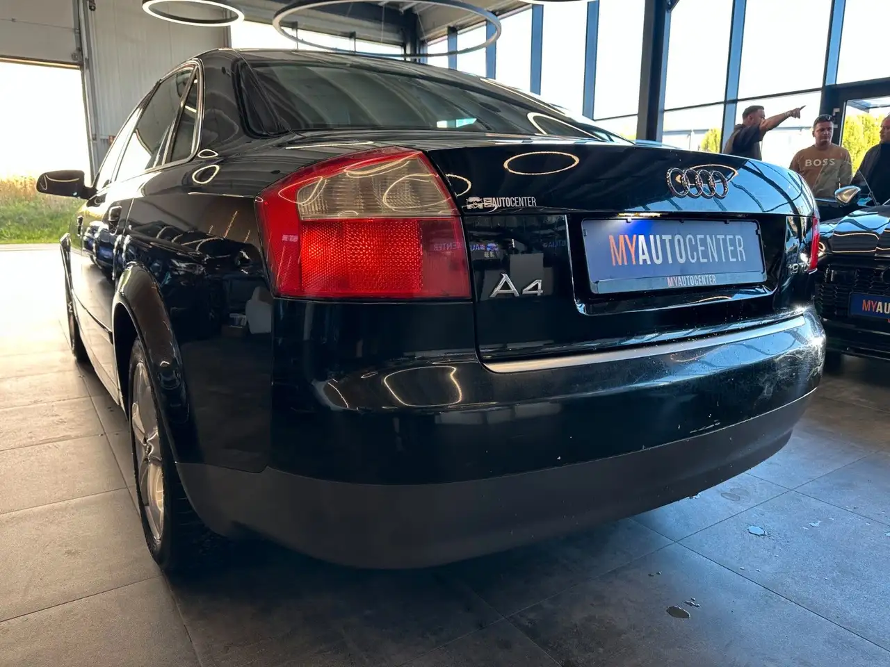 Audi A4 *TÜV 02/28*KLIMAAUTOMATIK*SitzHZ*VOLL-LEDER*, foto 5