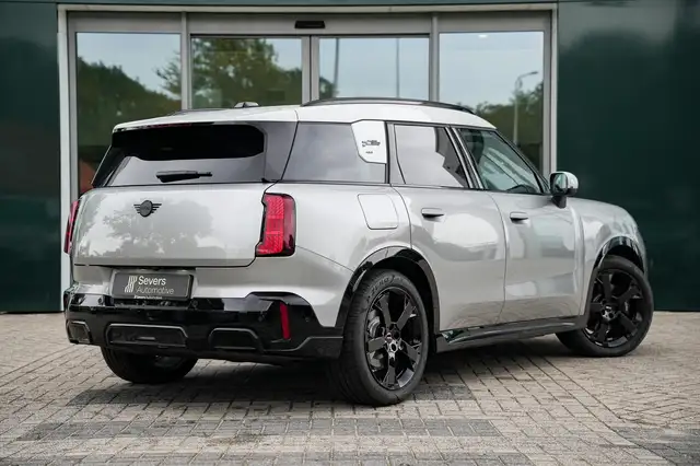 MINI Countryman view 3