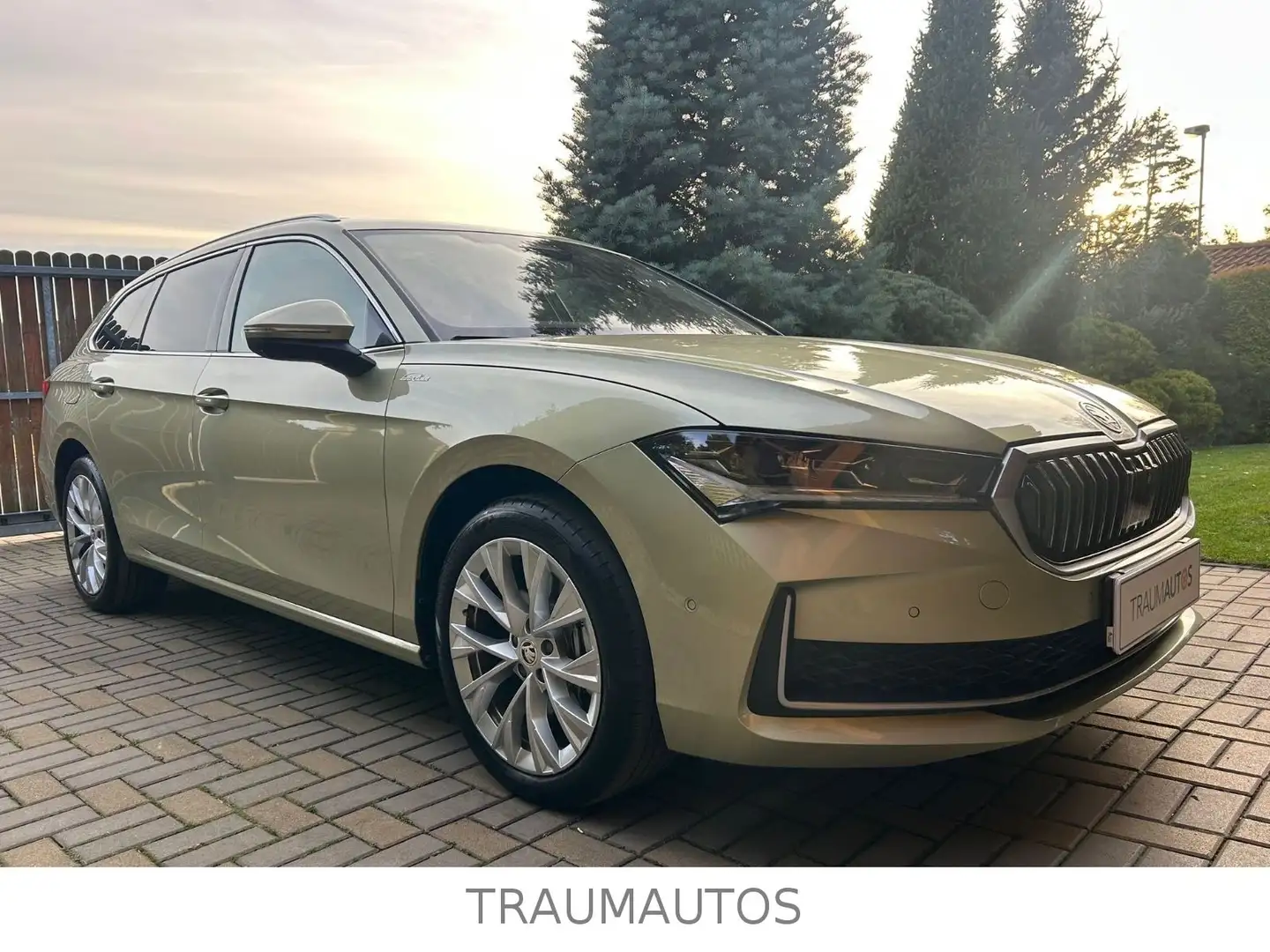 Skoda Superb 1.5 TSI iV 150kW L&K *PANO*AHK Gold - 2