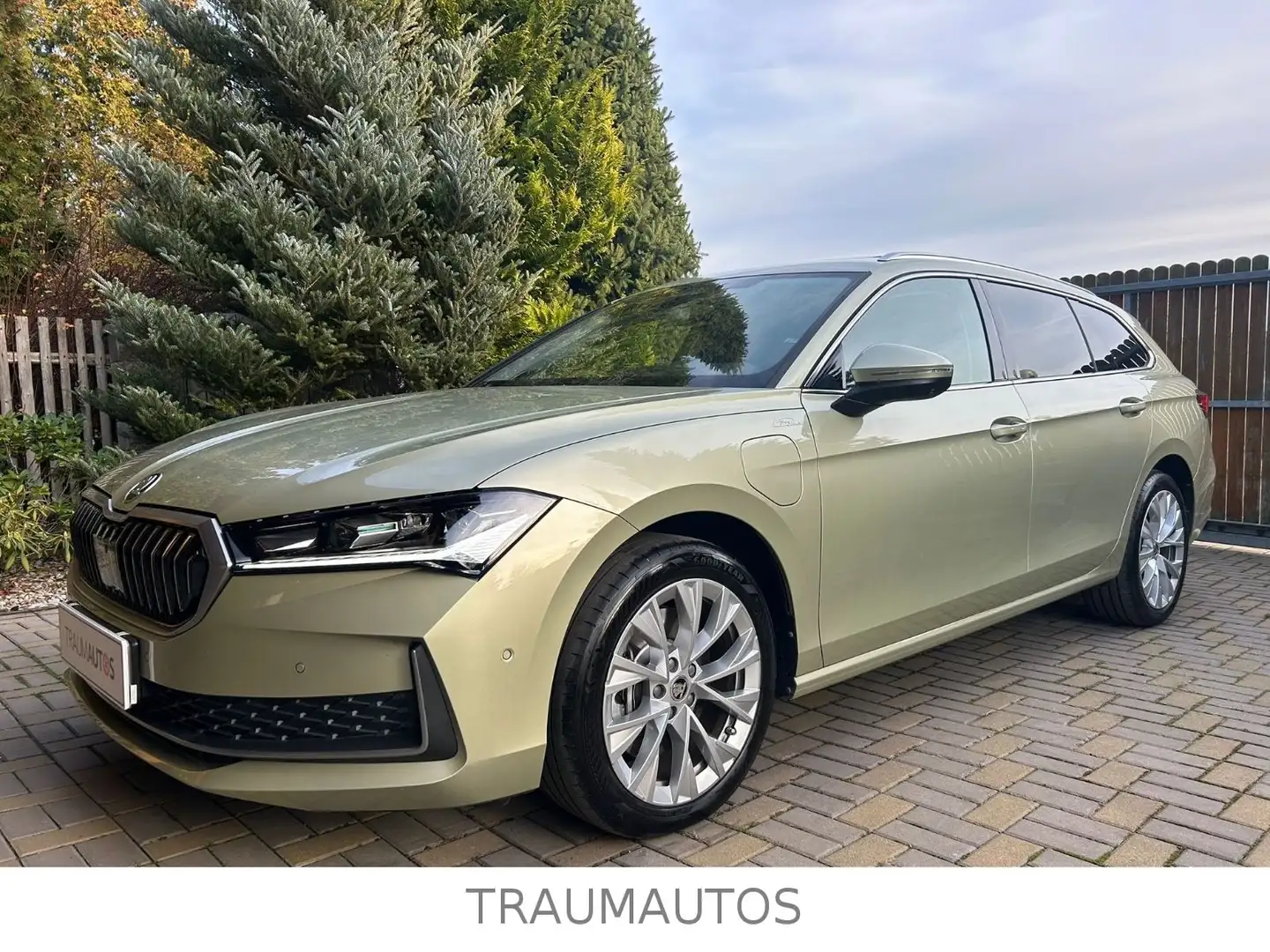 Skoda Superb 1.5 TSI iV 150kW L&K *PANO*AHK Gold - 1